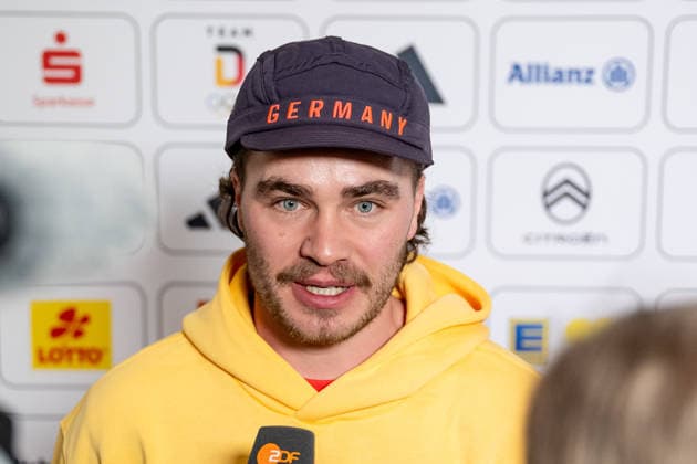 Stefan Baumeister (DOSB-Olympiakader Snowboard-Verband Deutschland SVD, Snowboard Race, SC Aising-Pang) beim Interview Portrait Portraet GER, DOSB Olympia-Einkleidung Team Deutschland, Mailand Cortina 2026, 19.01.2026. GER, DOSB Olympia-Einkleidung Team Deutschland, Mailand Cortina 2026, 19.01.2026. Muenchen *** Stefan Baumeister DOSB Olympic Squad Snowboard Association Germany SVD, Snowboard Race, SC Aising Pang at the interview Portrait Portraet GER, DOSB Olympia Einkleidung Team Deutschland, Mailand Cortina 2026, 19 01 2026 GER, DOSB Olympia Einkleidung Team Deutschland, Mailand Cortina 2026, 19 01 2026 Muenchen Copyright: xEibner-Pressefoto FranzxFeinerx EP_HFR