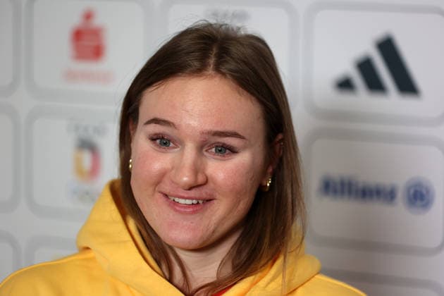 Einkleidung Team Deutschland Olympische Winterspiele, Olympia Hier im Bild Emma Aicher (GER) Deutsche Skirennläuferin, Ski Alpin beim Interview Kopf, Portrait *** Dressing Team Germany Olympic Winter Games, Olympia Here in the picture Emma Aicher GER German ski racer, alpine skiing at the interview Head, Portrait