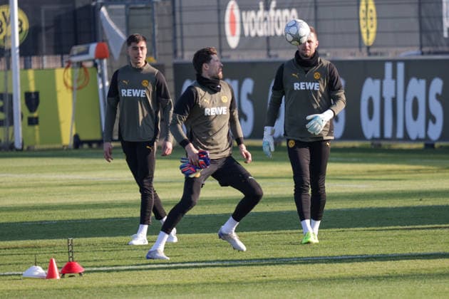 19 01 2026, xgrfx, Football UEFA Champions League, Borussia Dortmund Training v l Gregor Kobel Borussia Dortmund DFL DFB REGULATIONS PROHIBIT ANY USE OF PHOTOGRAPHS as IMAGE SEQUENCES and or QUASI VIDEO Dortmund