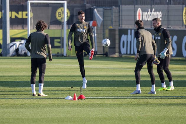 19 01 2026, xgrfx, Football UEFA Champions League, Borussia Dortmund Training v l Fabio Silva, Aaron Anselmino, Gregor Kobel, Patrick Drewes Borussia Dortmund DFL DFB REGULATIONS PROHIBIT ANY USE OF PHOTOGRAPHS as IMAGE SEQUENCES and or QUASI VIDEO Dortmund