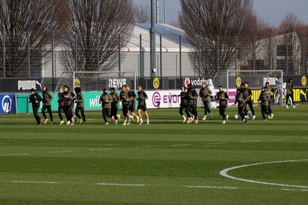 19 01 2026, xgrfx, Football UEFA Champions League, Borussia Dortmund Training v l The team at the final training session before the match against Tottenham Hotspur in the UEFA Champions League Borussia Dortmund DFL DFB REGULATIONS PROHIBIT ANY USE OF PHOTOGRAPHS as IMAGE SEQUENCES and or QUASI VIDEO Dortmund