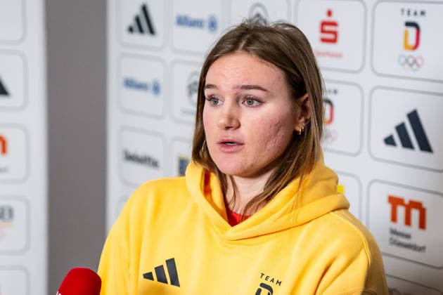 Emma Aicher (DOSB-Olympiakader Deutscher Ski Verband DSV, Ski Alpin, SC Mahlstetten) beim Interview Portrait Portraet GER, DOSB Olympia-Einkleidung Team Deutschland, Mailand Cortina 2026, 19.01.2026. GER, DOSB Olympia-Einkleidung Team Deutschland, Mailand Cortina 2026, 19.01.2026. Muenchen *** Emma Aicher DOSB Olympic squad German Ski Association DSV, Alpine Skiing, SC Mahlstetten at the interview Portrait Portrait GER, DOSB Olympia Einkleidung Team Deutschland, Mailand Cortina 2026, 19 01 2026 GER, DOSB Olympia Einkleidung Team Deutschland, Mailand Cortina 2026, 19 01 2026 Munich Copyright: xEibner-Pressefoto FranzxFeinerx EP_HFR