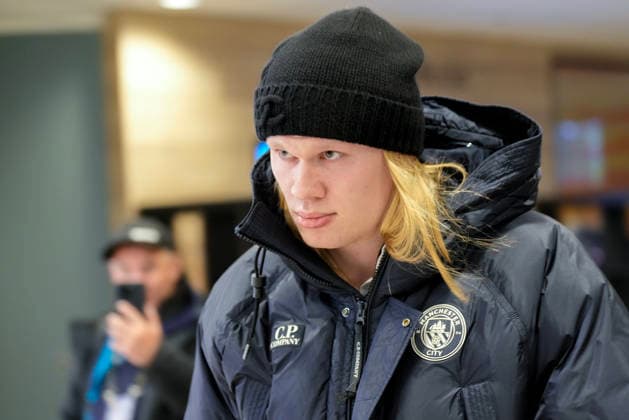 Football, Manchester City arrives in Bodo Bodo 20260119 Erling Braut Haaland arrives at Bodo Airport with Manchester City players and support staff on Monday afternoon before the Champions League match against Bodo Glimt at Aspmyra Stadium on Tuesday Photo Fredrik Varfjell NTB Bodo Norway EDITORIAL USE ONLY RESTRICTED USE FOR BETTING COMPANIES  Copyright: xFredrikxVarfjellx xNTBx