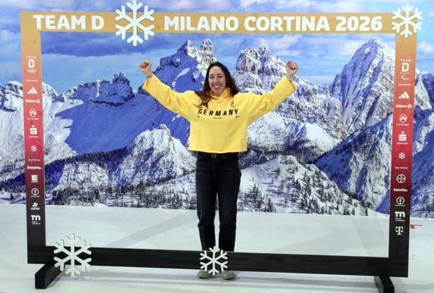 MUENCHEN, GERMANY- JANUARY 19: Kira Weidle-Winkelmann (Alpine skiing) celebrating with the Olympic sign at the Team Germany kit fitting for the Milano Cortina 2026 Olympic Games, Olympische Spiele, Olympia, OS on January 19, 2026 in Munich, Germany. Bavaria Germany Copyright: xPhotographer:xNilsxKoepkex