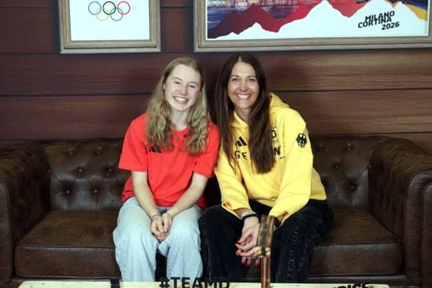 MUENCHEN, GERMANY- JANUARY 19: Freeski Team Muriel Mohr (Freeski) and Sabrina Cakmakli (Freeski) smiling at the Team Germany kit fitting for the Milano Cortina 2026 Olympic Games, Olympische Spiele, Olympia, OS on January 19, 2026 in Munich, Germany. Bavaria Germany Copyright: xPhotographer:xNilsxKoepkex