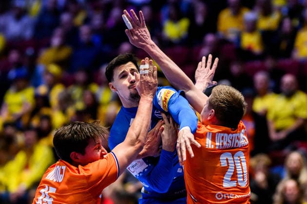 260119 Zvonimir Srna of Croatia against Lars Kooij and Niels Gerardus Versteijnen of the Netherlands during the EHF European Handball Championship preliminary round match between the Netherlands and Croatia on January 19, 2026 in Malmö Photo Petter Arvidson BILDBYRAN kod PA PA1126 handball handball handball handballs em 2026 nederländerna netherlands croatia kroatien ehf european handball championship bbeng grappa33  Copyright: PETTERxARVIDSON BB260119PA021