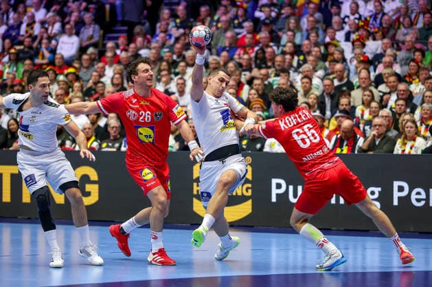 19 01 2026, Handball, Men s EHF EURO 2026, Austria Serbia, Jyske Bank Boxing in Herning, Denmark, Preliminary Round ya26 Elias Kofler Austria 66 in duel against Denmark