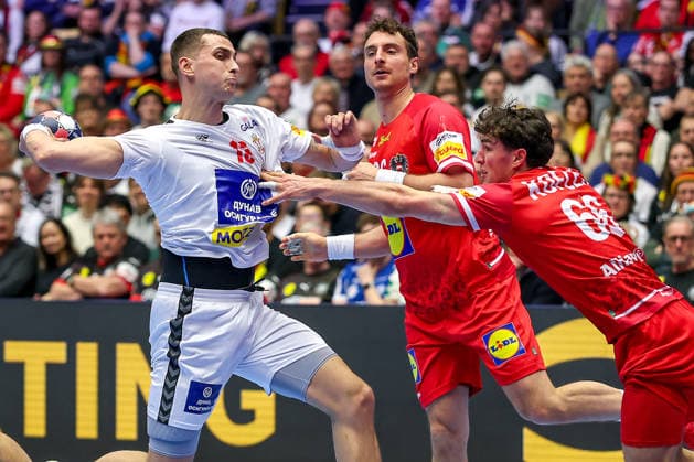 19 01 2026, Handball, Men s EHF EURO 2026, Austria Serbia, Jyske Bank Boxing in Herning, Denmark, Preliminary Round ya26 Elias Kofler Austria 66 in a duel against Uros Borzas Serbia 13 Denmark