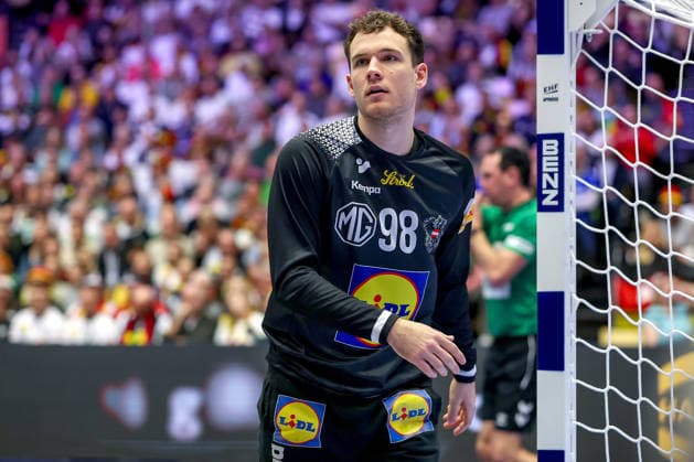 19 01 2026, Handball, Men s EHF EURO 2026, Austria Serbia, Jyske Bank Boxing in Herning, Denmark, Preliminary Round Constantin Möstl Austria 98 disappointed disappointment Denmark