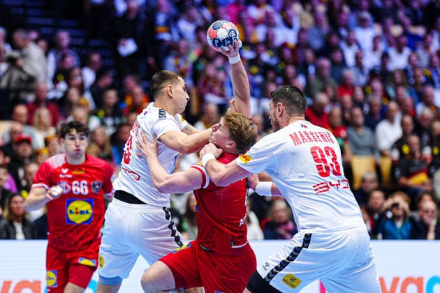 Uros Borzas Serbia, 13 , Lukas Hutecek Austria, 72 , Mijajlo Marsenic Serbia, 93 DEN, Austria vs Serbia, Handball, EHF European Championship 2026, Group A, Matchday 3, 19 01 2026 DEN, Austria vs Serbia, Handball, EHF European Championship 2026, Group A, Matchday 3, 19 01 2026 Herning Copyright: xEibner-Pressefoto MarcelxvonxFehrnx EP_MFN
