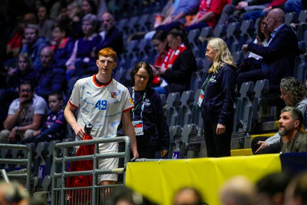 European Handball Championship, Czech Republic Ukraine Baerum 20260119 Czech Republic s Daniel Blaha receives a red card during the European Championship handball match between the Czech Republic and Ukraine in Unity Arena Photo Stian Lysberg Solum NTB Baerum Norway EDITORIAL USE ONLY RESTRICTED USE FOR BETTING COMPANIES  Copyright: xStianxLysbergxSolumx xNTBx