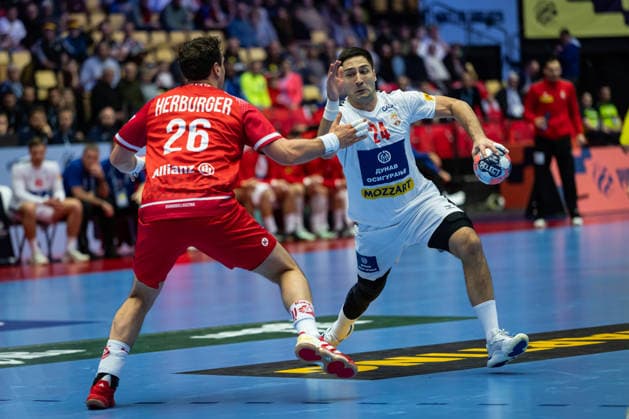 HERNING, DENMARK - JANUARY 19: Lazar Kukic (Serbia, 24) against Lukas Herburger (Austria, 26) during the EHF EURO 2026 match between Austria vs Serbia at Jyske Bank Boxen Arena on matchday 3 of the Group Matches Group A on January 19, 2026 in Herning, Denmark. Midtjylland Denmark Copyright: xMarioxM.xKobergx
