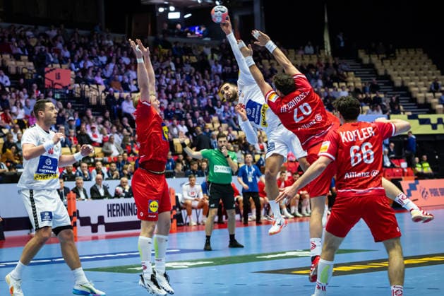 HERNING, DENMARK - JANUARY 19: Uros Kojadinovic (Serbia, 15) in attack during the EHF EURO 2026 match between Austria vs Serbia at Jyske Bank Boxen Arena on matchday 3 of the Group Matches Group A on January 19, 2026 in Herning, Denmark. Midtjylland Denmark Copyright: xMarioxM.xKobergx
