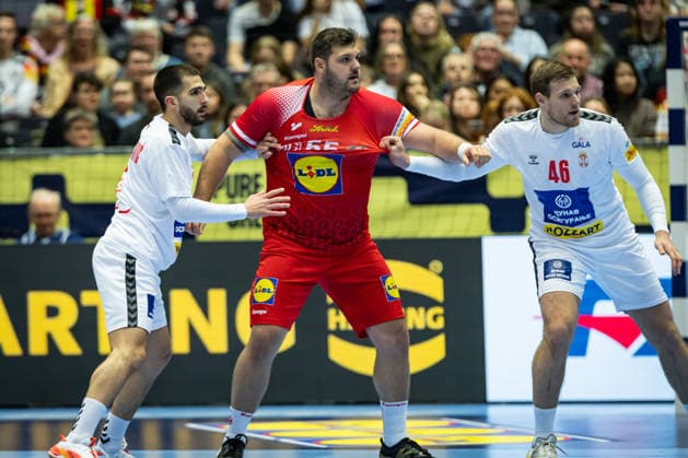 HERNING, DENMARK - JANUARY 19: Uros Kojadinovic (Serbia, 15), Tobias Wagner (Austria, 55), Dragan Pechmalbec (Serbia, 46) during the EHF EURO 2026 match between Austria vs Serbia at Jyske Bank Boxen Arena on matchday 3 of the Group Matches Group A on January 19, 2026 in Herning, Denmark. Midtjylland Denmark Copyright: xMarioxM.xKobergx