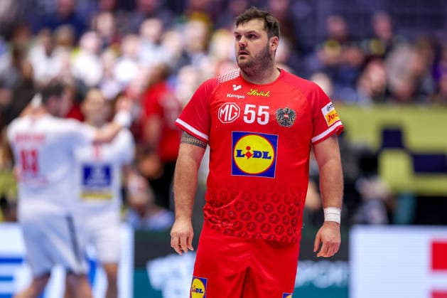 19 01 2026, Handball, Men s EHF EURO 2026, Austria Serbia, Jyske Bank Boxing in Herning, Denmark, Preliminary Round Tobias Wagner Austria 55 disappointed disappointment Denmark