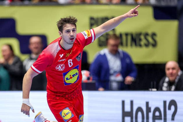 19 01 2026, Handball, Men s EHF EURO 2026, Austria Serbia, Jyske Bank Boxing in Herning, Denmark, Preliminary Round Markus Mahr Austria 06 cheering Denmark