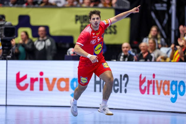 19 01 2026, Handball, Men s EHF EURO 2026, Austria Serbia, Jyske Bank Boxing in Herning, Denmark, Preliminary Round Markus Mahr Austria 06 cheering Denmark