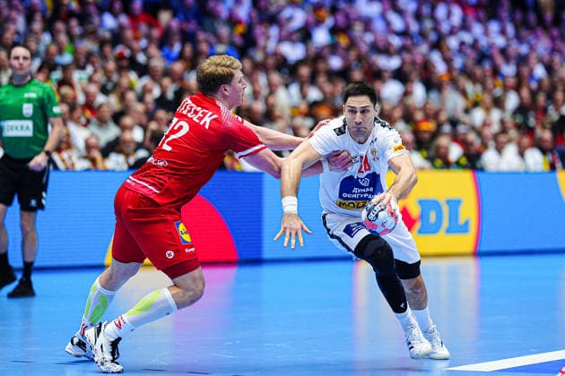 Lukas Hutecek Austria, 72 , Lazar Kukic Serbia, 24 DEN, Austria vs Serbia, Handball, EHF European Championship 2026, Group A, Matchday 3, 19 01 2026 DEN, Austria vs Serbia, Handball, EHF European Championship 2026, Group A, Matchday 3, 19 01 2026 Herning Copyright: xEibner-Pressefoto MarcelxvonxFehrnx EP_MFN