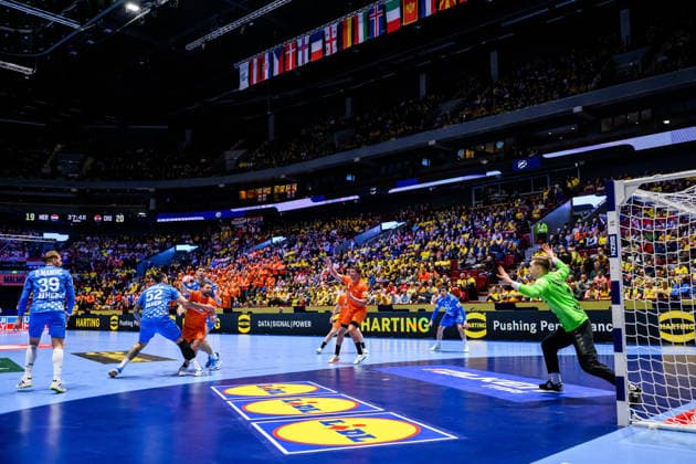 260119 Luc Steins of the Netherlands against Leon Susnja and goalkeeper Dominik Kuzmanovic of Croatia during the EHF European Handball Championship preliminary round match between the Netherlands and Croatia on January 19, 2026 in Malmö Photo Petter Arvidson BILDBYRAN kod PA PA1126 handball handball handball handballs em 2026 nederländerna netherlands croatia kroatien ehf european handball championship bbeng grappa33 arena  Copyright: PETTERxARVIDSON BB260119PA061