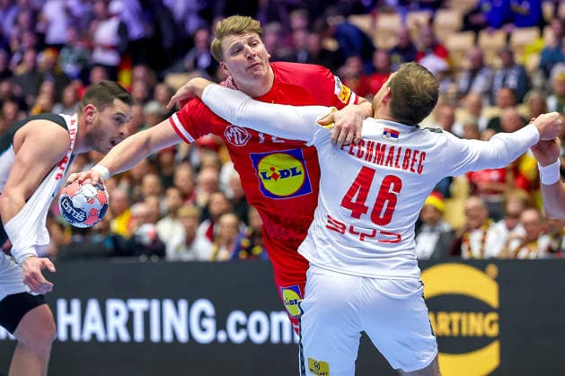 19 01 2026, Handball, Men s EHF EURO 2026, Austria Serbia, Jyske Bank Boxing in Herning, Denmark, Preliminary Round Lukas Hutecek Austria 72 in a duel against Dragan Pechmalbec Serbia 46 Denmark