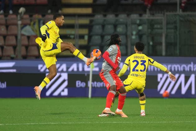 Verona s Ami Sarr during the Serie A soccer match between Cremonese and Hellas Verona at the Giovanni Zini Stadium in Cremona Italy - 19 january 2026. - Soccer .  Copyright: xAlbertoxMariani LaPressex