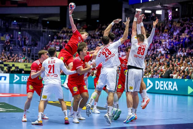 19 01 2026, Handball, Men s EHF EURO 2026, Austria Serbia, Jyske Bank Boxing in Herning, Denmark, Preliminary Round Wall Serbia vs Lukas Hutecek Austria 72 Vanja Ilic Serbia 21 Aljosa Damjanovic Serbia 23 Mijajlo Marsenic Serbia 93 Denmark