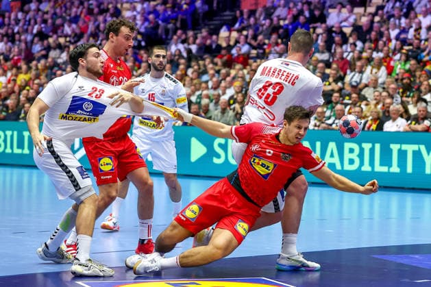 19 01 2026, Handball, Men s EHF EURO 2026, Austria Serbia, Jyske Bank Boxing in Herning, Denmark, Preliminary Round Aljosa Damjanovic Serbia 23 in duel against Markus Mahr Austria 06 Denmark