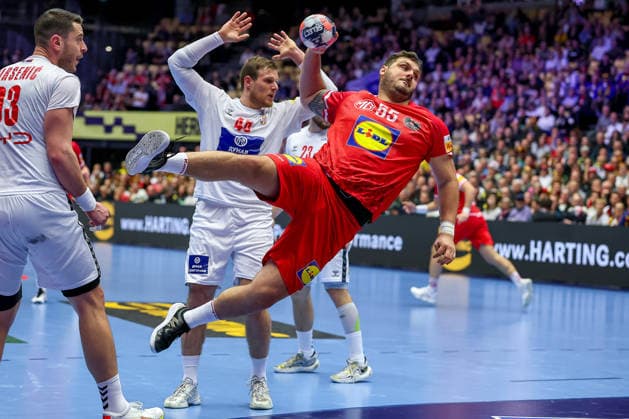 19 01 2026, Handball, Men s EHF EURO 2026, Austria Serbia, Jyske Bank Boxing in Herning, Denmark, Preliminary Round Tobias Wagner Austria 55 in duel against Mijajlo Marsenic Serbia 93 Dragan Pechmalbec Serbia 46 Denmark