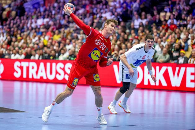 19 01 2026, Handball, Men s EHF EURO 2026, Austria Serbia, Jyske Bank Boxing in Herning, Denmark, Preliminary Round Sebastian Frimmel Austria 20 throws on goal Denmark