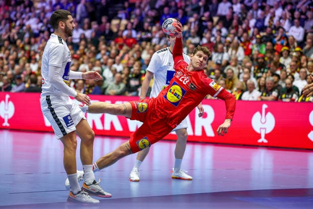 19 01 2026, Handball, Men s EHF EURO 2026, Austria Serbia, Jyske Bank Boxing in Herning, Denmark, Preliminary Round Sebastian Frimmel Austria 20 throws on goal Denmark