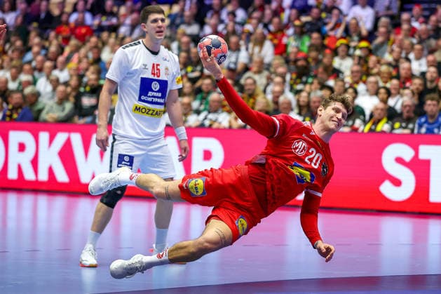 19 01 2026, Handball, Men s EHF EURO 2026, Austria Serbia, Jyske Bank Boxing in Herning, Denmark, Preliminary Round Sebastian Frimmel Austria 20 throws on goal Denmark