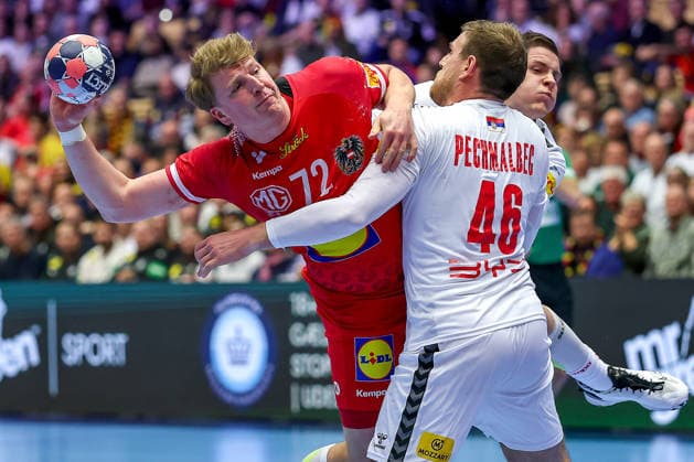 19 01 2026, Handball, Men s EHF EURO 2026, Austria Serbia, Jyske Bank Boxing in Herning, Denmark, Preliminary Round Lukas Hutecek Austria 72 in a duel against Dragan Pechmalbec Serbia 46 Denmark