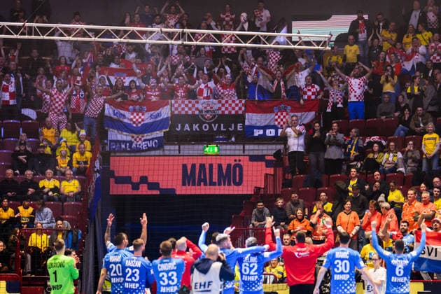 260119 Players and fans of Croatia celebrate after the EHF European Handball Championship preliminary round match between the Netherlands and Croatia on January 19, 2026 in Malmö Photo Petter Arvidson BILDBYRAN kod PA PA1126 handball handball handball handballs em 2026 nederländerna netherlands croatia kroatien ehf european handball championship bbeng grappa33 jubel publik  Copyright: PETTERxARVIDSON BB260119PA091
