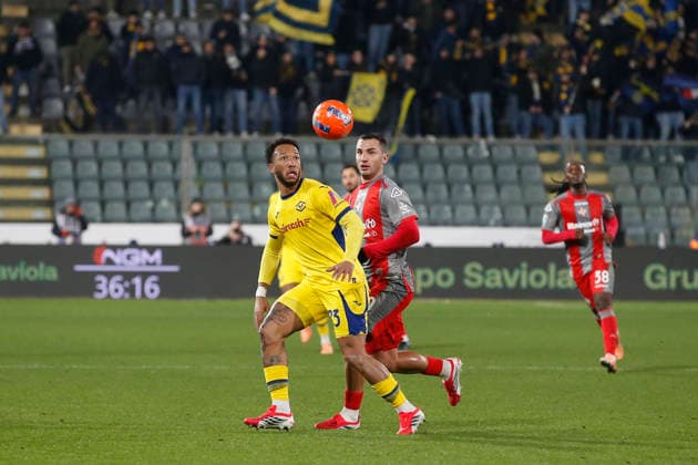 January 19, 2026, Cremona, Italy: Hellas Verona FC s Enzo Ebosse battle for the ball with US Cremonese s Federico Bonazzoli during the italian soccer,Serie A match between US Cremonese vs Hellas Verona FC on January 19, 2025 at the Giovanni Zini stadium in Cremona, Italy. ANSA Serie A: Cremonese Vs Hellas Verona  - ZUMAa110 20260119_zaf_a110_056 Copyright: xDavidexCasentinix