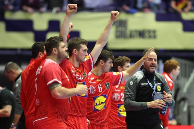 Austria Serbia, EHF European Handball Championship 2026 cheers of the Austrian team around coach Iker Romero Austria and Nikola Bilyk Austria, 53 Handball EHF European Championship, international match between Austria and Serbia on January 19, 2026 in Herning Denmark , Herning Denmark Jyske Bank Boxen