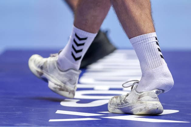 19 01 2026, Handball, Men s EHF EURO 2026, Austria Serbia, Jyske Bank Boxing in Herning, Denmark, Preliminary Round Stefan Dodic Serbia 40 loses his shoe Denmark