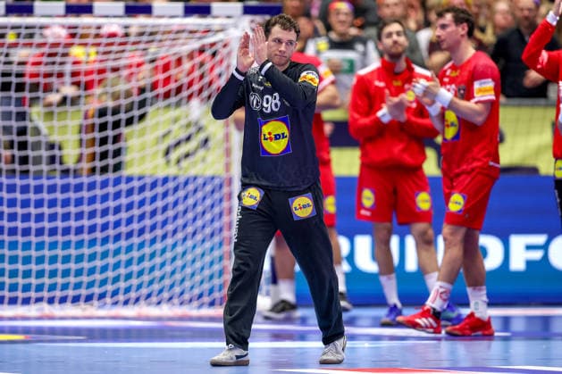 19 01 2026, Handball, Men s EHF EURO 2026, Austria Serbia, Jyske Bank Boxing in Herning, Denmark, Preliminary Round Player of the Match Award Constantin Möstl Austria 98 Denmark