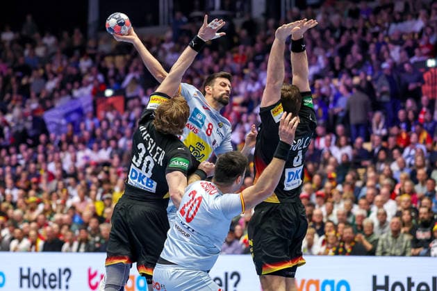 19 01 2026, Handball, Men s EHF EURO 2026, Germany Spain, Jyske Bank Boxing in Herning, Denmark, Preliminary Round Agustin Casado Marcelo Espania 08 in a duel against Tom Kiesler Germany 30 Johannes Golla Germany 04 Denmark
