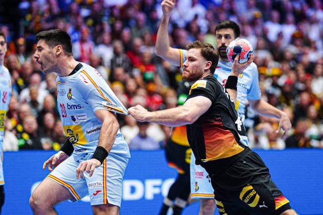 Throw Goal Johannes Golla Germany, 04 DEN, Germany vs Spain, Handball, EHF European Championship 2026, Group A, Matchday 3, 19 01 2026 DEN, Germany vs Spain, Handball, EHF European Championship 2026, Group A, Matchday 3, 19 01 2026 Herning Copyright: xEibner-Pressefoto MarcelxvonxFehrnx EP_MFN