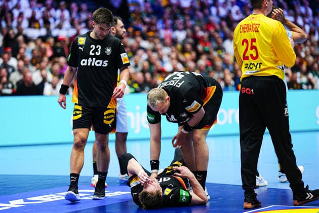 Juri Knorr Germany, 15 injured on the floor DEN, Germany vs Spain, Handball, EHF European Championship 2026, Group A, Matchday 3, 19 01 2026 DEN, Germany vs Spain, Handball, EHF European Championship 2026, Group A, Matchday 3, 19 01 2026 Herning Copyright: xEibner-Pressefoto MarcelxvonxFehrnx EP_MFN