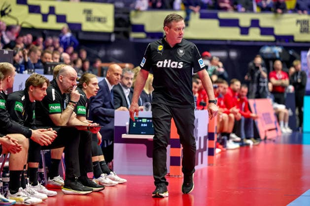 19 01 2026, Handball, Men s EHF EURO 2026, Germany Spain, Jyske Bank Boxen in Herning, Denmark, Preliminary Round Headcoach Alfred Gislason Germany hc gesticulating on the sidelines Denmark