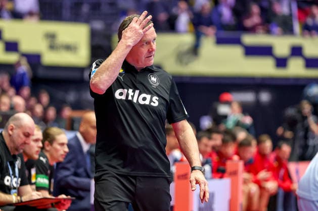 19 01 2026, Handball, Men s EHF EURO 2026, Germany Spain, Jyske Bank Boxen in Herning, Denmark, Preliminary Round Headcoach Alfred Gislason Germany hc gesticulating on the sidelines Denmark