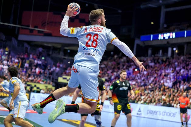 19 01 2026, Handball, Men s EHF EURO 2026, Germany Spain, Jyske Bank Boxen in Herning, Denmark, Preliminary Round Aleix Gomez Abello Espania 28 Denmark