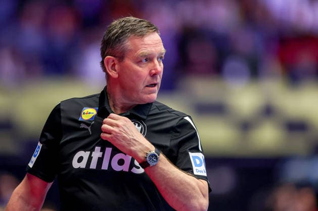 19 01 2026, Handball, Men s EHF EURO 2026, Germany Spain, Jyske Bank Boxen in Herning, Denmark, Preliminary Round Headcoach Alfred Gislason Germany hc gesticulating on the sidelines Denmark