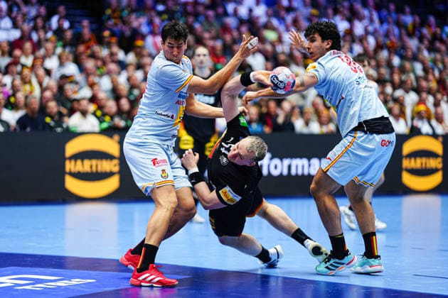 Throw Goal Justus Fischer Germany, 54 DEN, Germany vs Spain, Handball, EHF European Championship 2026, Group A, Matchday 3, 19 01 2026 DEN, Germany vs Spain, Handball, EHF European Championship 2026, Group A, Matchday 3, 19 01 2026 Herning Copyright: xEibner-Pressefoto MarcelxvonxFehrnx EP_MFN