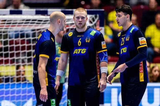 260119 Lukas Sandell, Felix Möller and Nikola Roganovic of Sweden during the EHF European Handball Championship preliminary round match between Georgia and Sweden on January 19, 2026 in Malmö Photo Petter Arvidson BILDBYRAN kod PA PA1125 handball handball handball handballs em 2026 georgien sverige sweden ehf european handball championship georgia bbeng  Copyright: PETTERxARVIDSON BB260119PA165