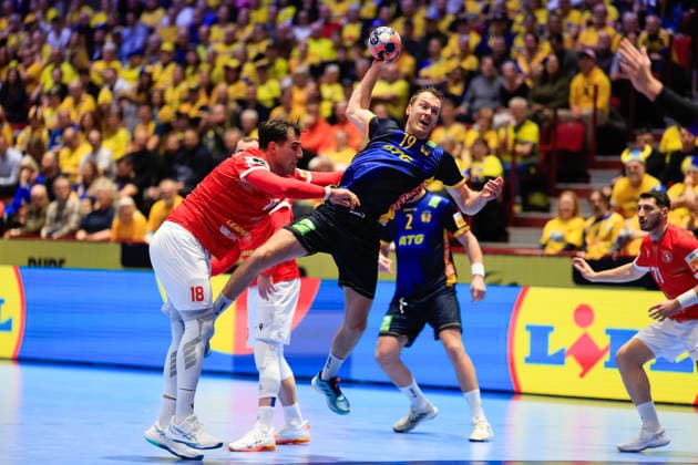 MALMÖ, SWEDEN 20260119 Swedens Felix Claar and Georgias Erekle Arsenashvili during the European Handball Championship Group E match between Georgia and Sweden in Malmö Arena, Malmö, Sweden, January 19, 2026 MALMÖ SWEDEN x10600x  Copyright: xAndreasxHillergren TTx HANDBOLLS-EM 2026 GEORGIEN - SVERIGE