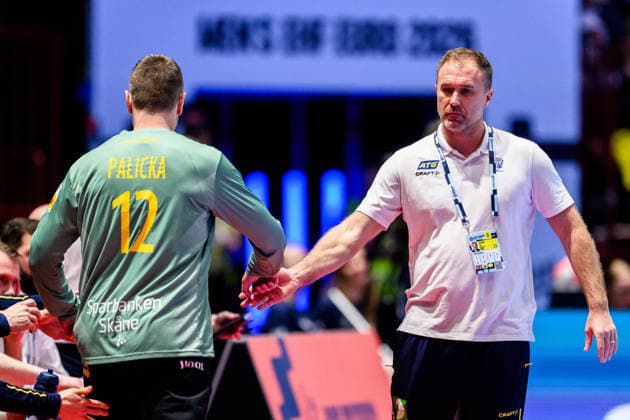 260119 Goalkeeper Andreas Palicka and Head coach Michael Apelgren of Sweden during the EHF European Handball Championship preliminary round match between Georgia and Sweden on January 19, 2026 in Malmö Photo Petter Arvidson BILDBYRAN kod PA PA1125 handball handball handball handballs em 2026 georgien sverige sweden ehf european handball championship georgia bbeng  Copyright: PETTERxARVIDSON BB260119PA172