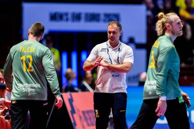260119 Goalkeeper Andreas Palicka, Head coach Michael Apelgren and goalkeeper Mikael Appelgren of Sweden during the EHF European Handball Championship preliminary round match between Georgia and Sweden on January 19, 2026 in Malmö Photo Petter Arvidson BILDBYRAN kod PA PA1125 handball handball handball handballs em 2026 georgia sverige sweden ehf european handball championship georgia bbeng  Copyright: PETTERxARVIDSON BB260119PA173