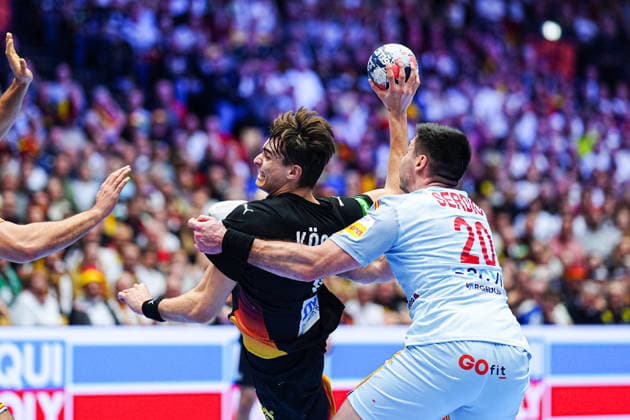 Julian Koester Germany, 18 , Abel Serdio Spain, 20 DEN, Germany vs Spain, Handball, EHF European Championship 2026, Group A, Matchday 3, 19 01 2026 DEN, Germany vs Spain, Handball, EHF European Championship 2026, Group A, Matchday 3, 19 01 2026 Herning Copyright: xEibner-Pressefoto MarcelxvonxFehrnx EP_MFN